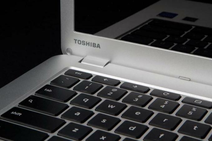 Верхній кут клавіатури Toshiba Chromebook 2