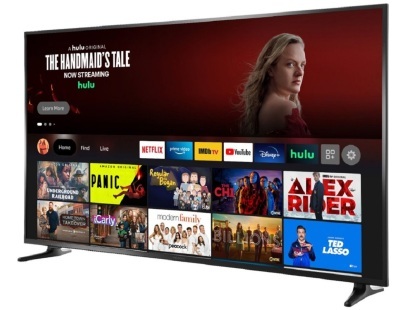 Insignia F30 シリーズ 4K テレビの 70 インチ バージョン。Hulu のハンドメイズ テイルが画面に表示されます。